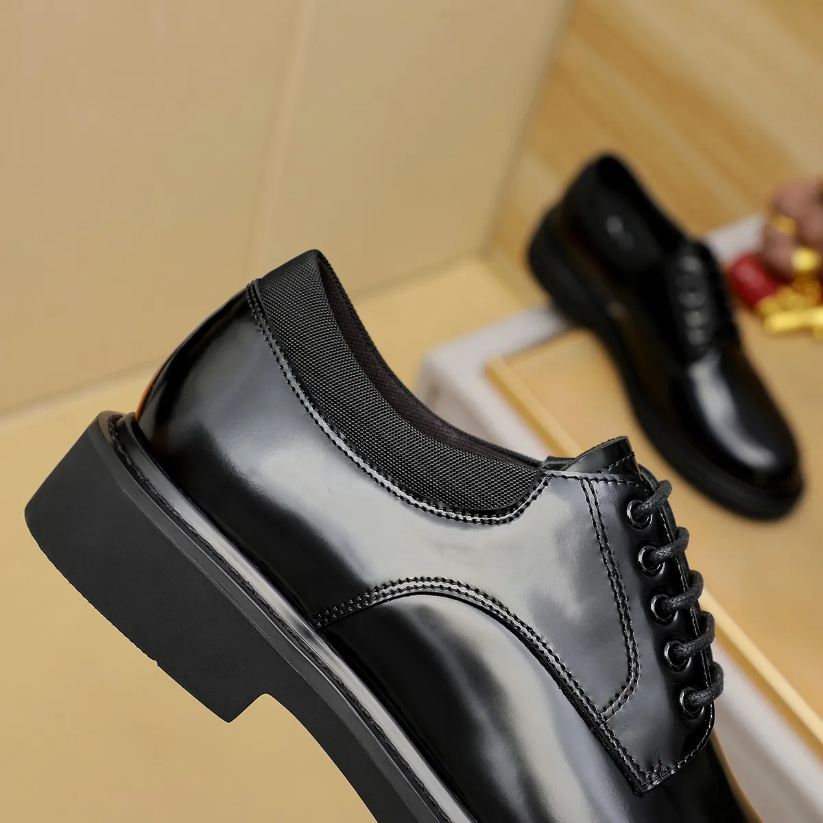 Men's shoes 💰 660 💰 Louis Vuitton LV ® 🆕 model 🔛Full shoe counter, first layer cowhide, 🐂leather lining casual shoes for men, super soft outsole, essential for driving. Counter synchronization, original first layer cowhide, completely 1:1 mold customization🌹top version, color optional! Number: 39-44 (customized at 38.45)
